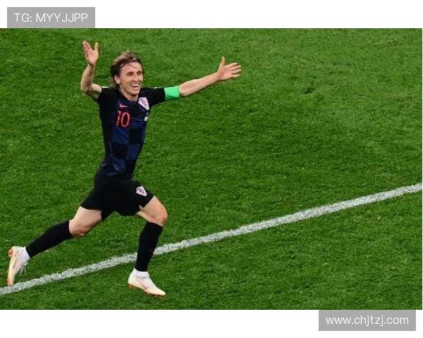 莫德里奇体力惊人全场不停奔跑